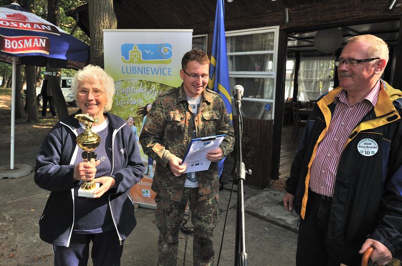 puchar dla najstarszego uczestnika zawodów.s.jpg